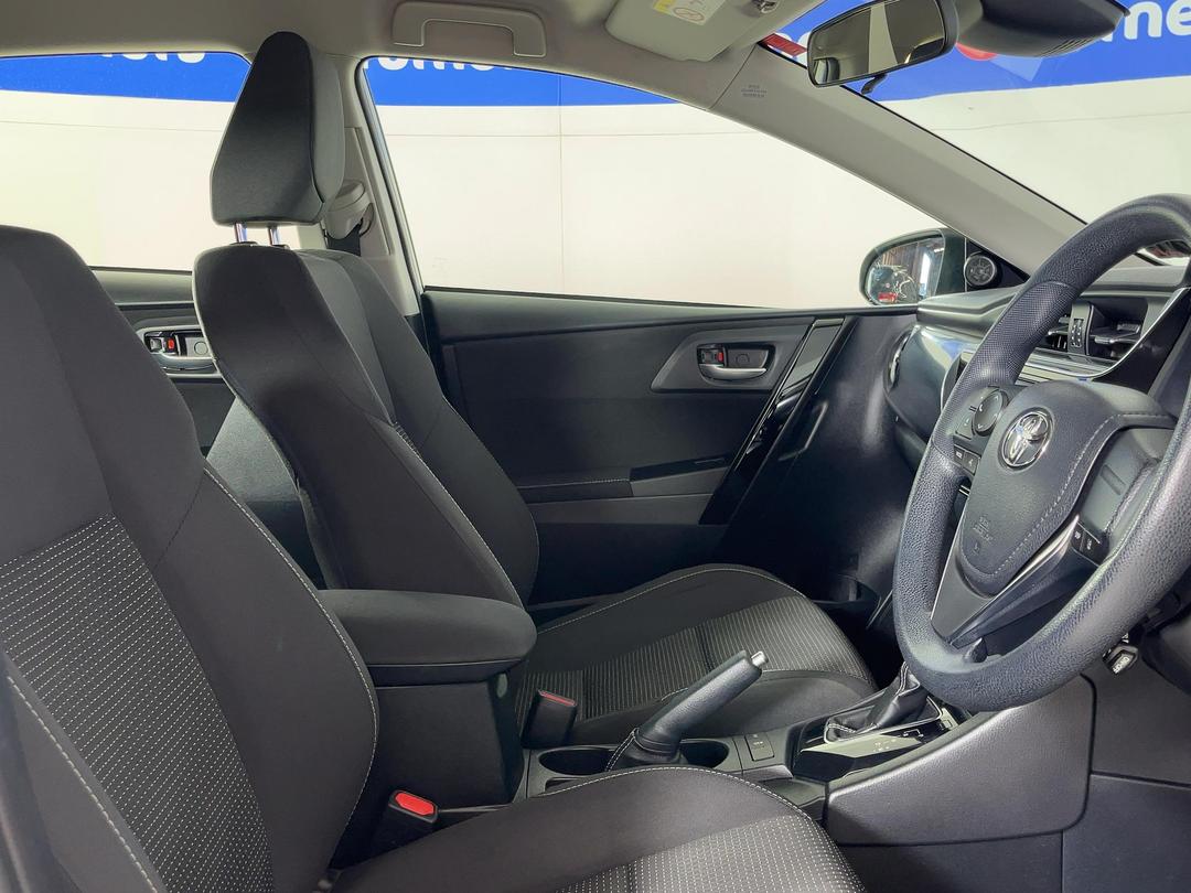 Photo '16' of Toyota Corolla