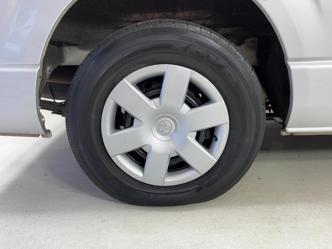 Photo '12' of Toyota Hiace