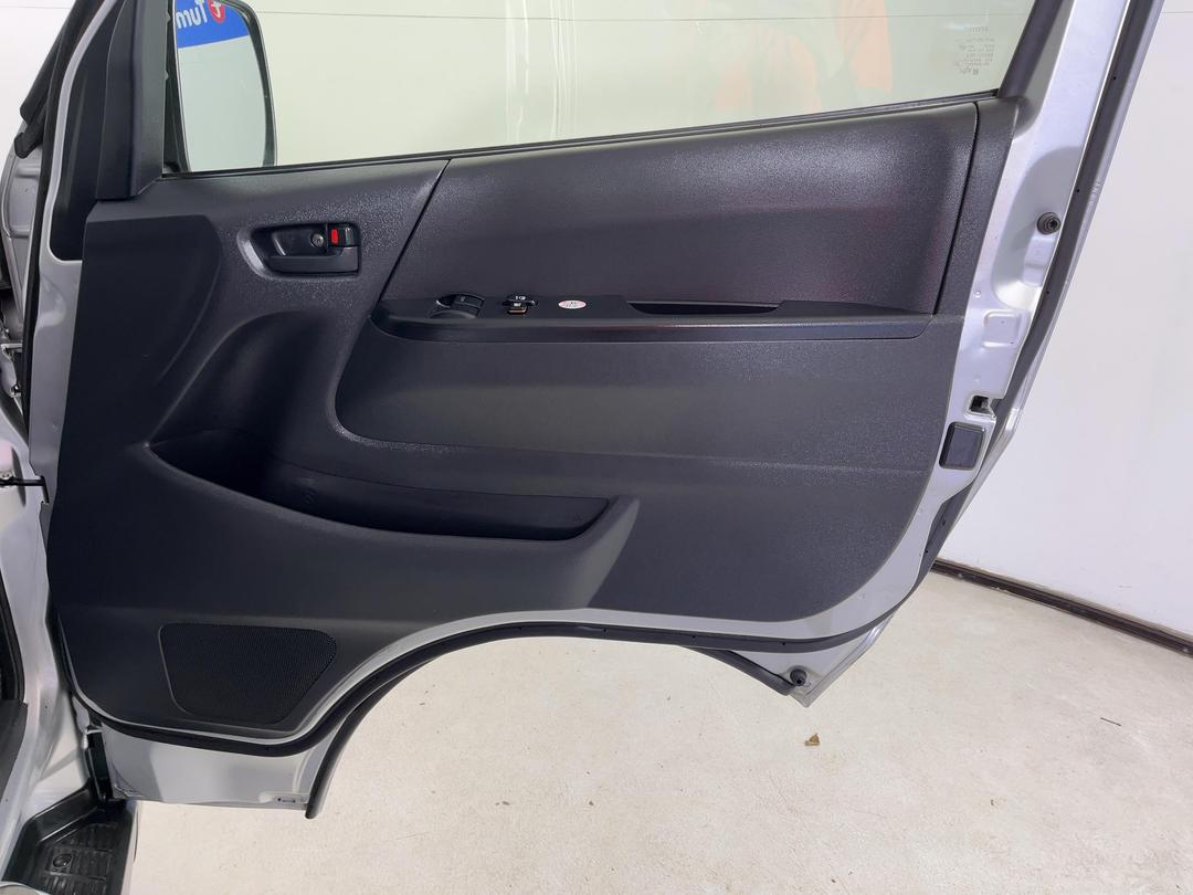 Photo '15' of Toyota Hiace