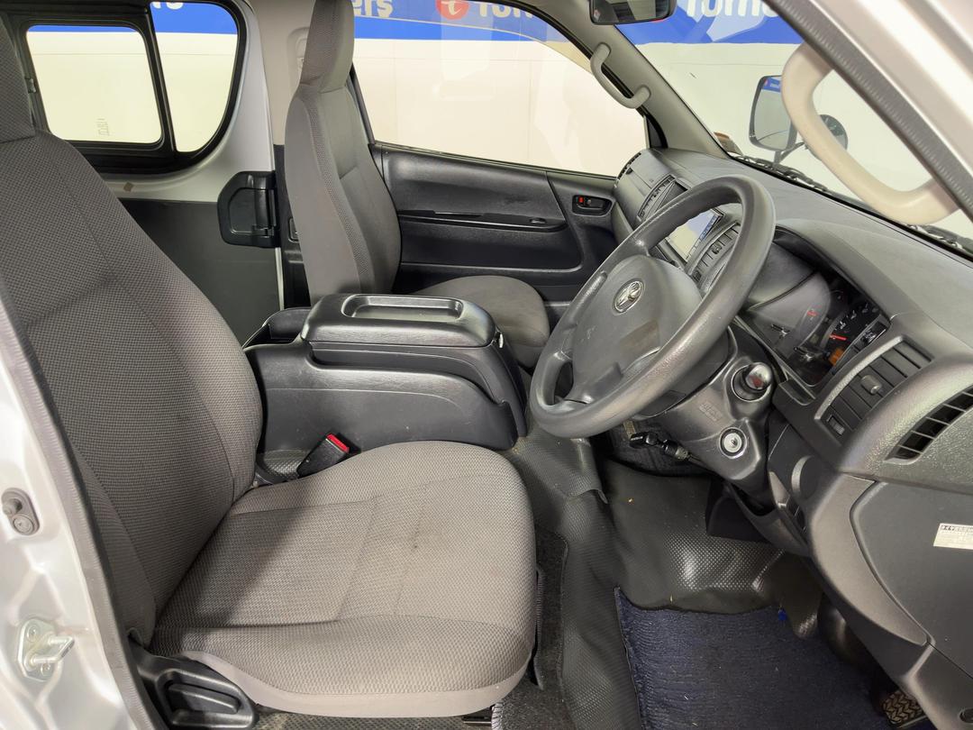 Photo '16' of Toyota Hiace