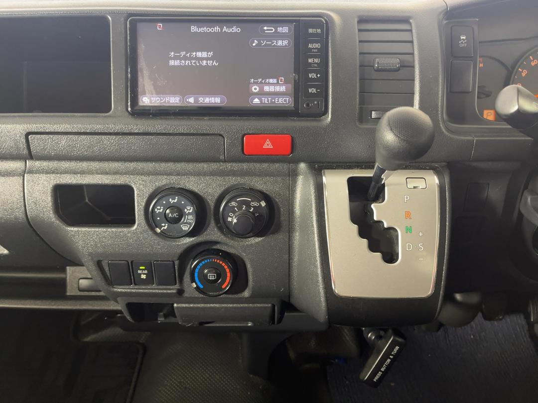 Photo '18' of Toyota Hiace