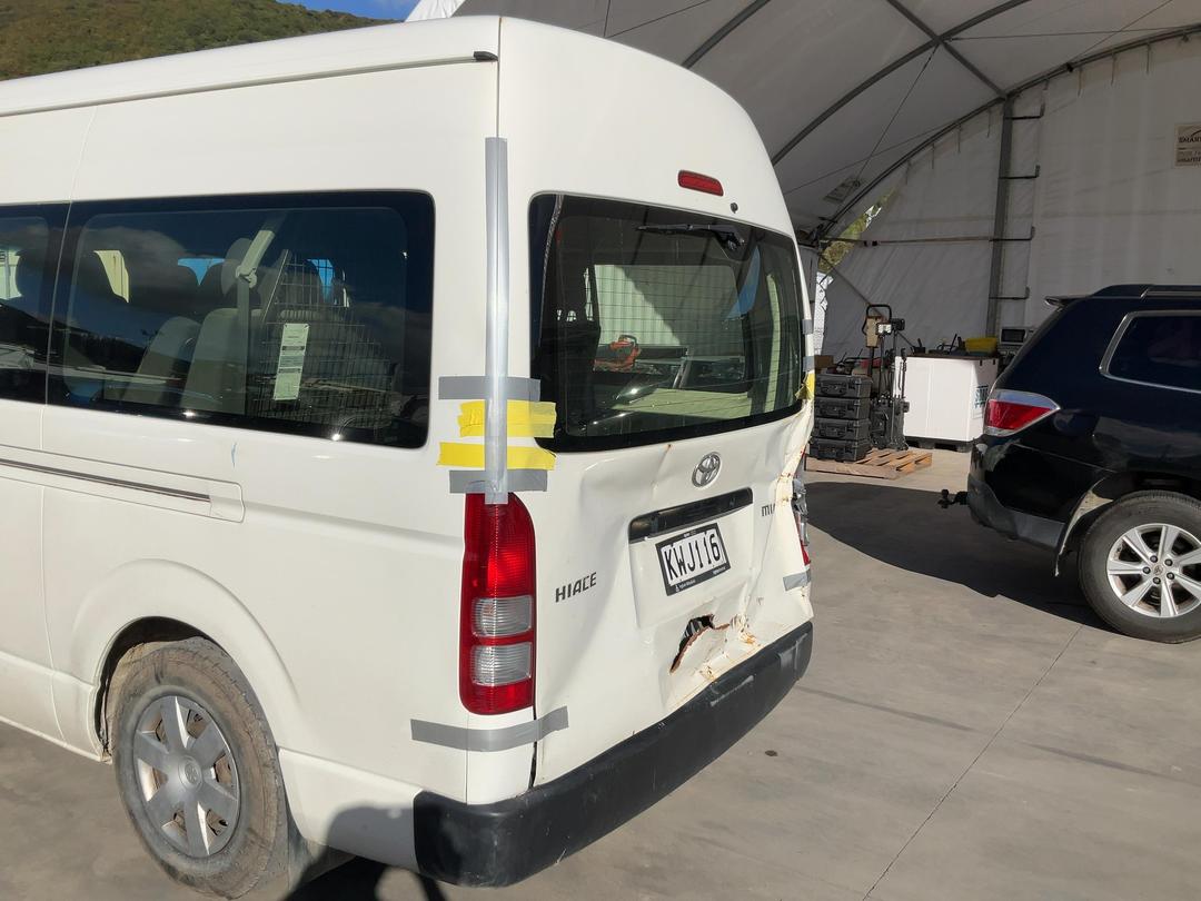 Photo '10' of Toyota Hiace Minibus TD Photo '10' of Toyota Hiace Minibus TD
