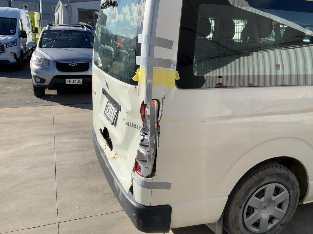 Photo '13' of Toyota Hiace Minibus TD Photo '13' of Toyota Hiace Minibus TD