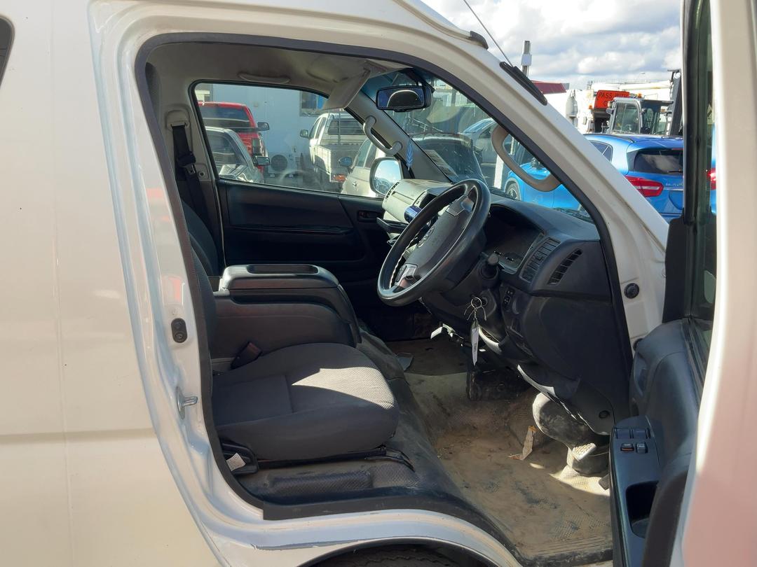 Photo '17' of Toyota Hiace Minibus TD Photo '17' of Toyota Hiace Minibus TD