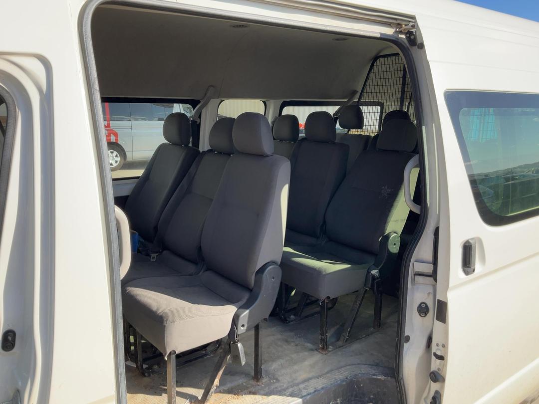 Photo '19' of Toyota Hiace Minibus TD Photo '19' of Toyota Hiace Minibus TD