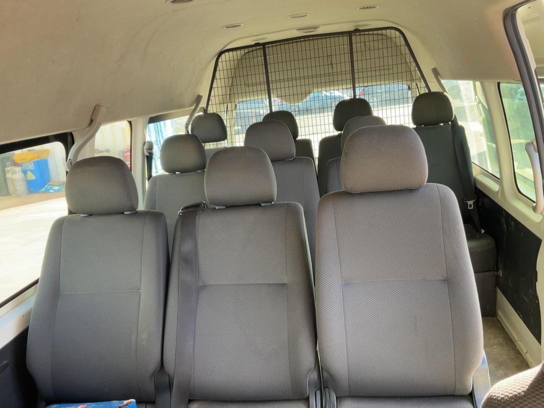 Photo '20' of Toyota Hiace Minibus TD Photo '20' of Toyota Hiace Minibus TD