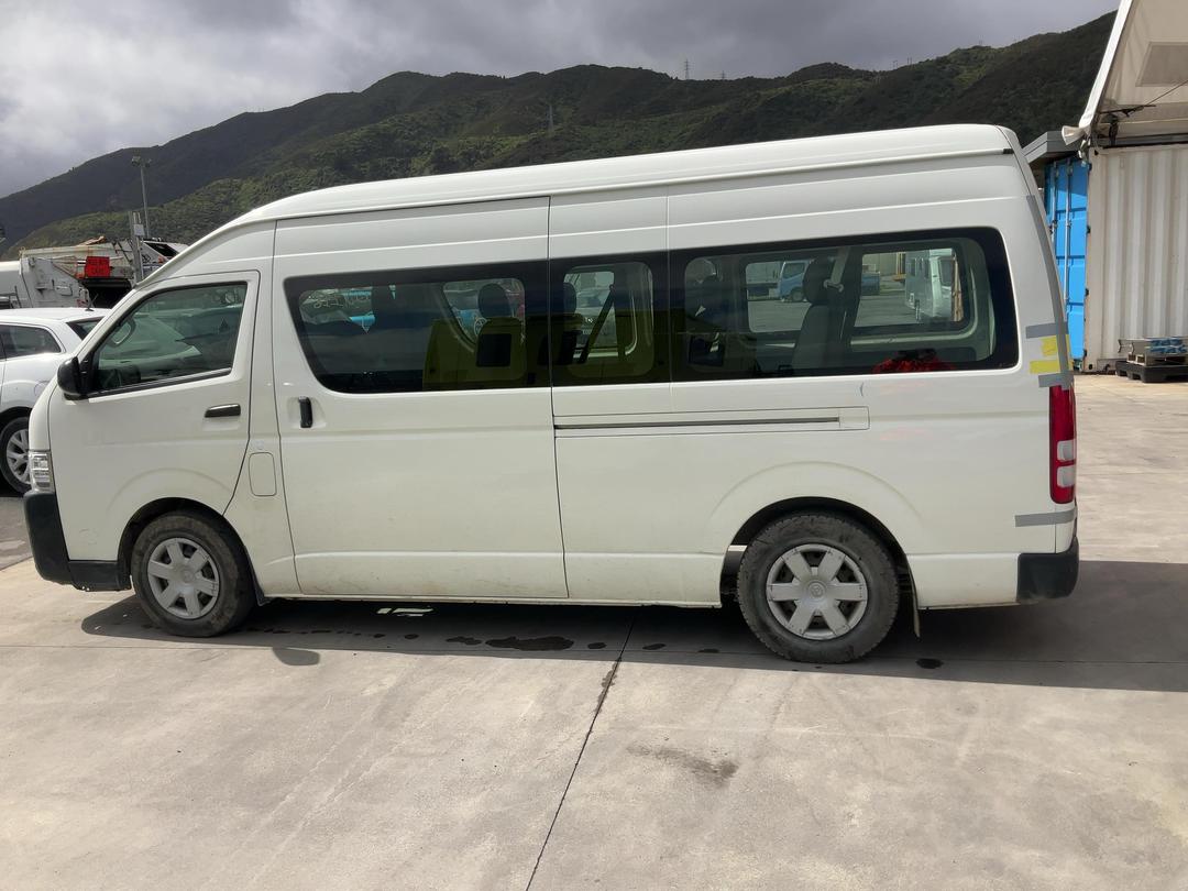 Photo '4' of Toyota Hiace Minibus TD Photo '4' of Toyota Hiace Minibus TD