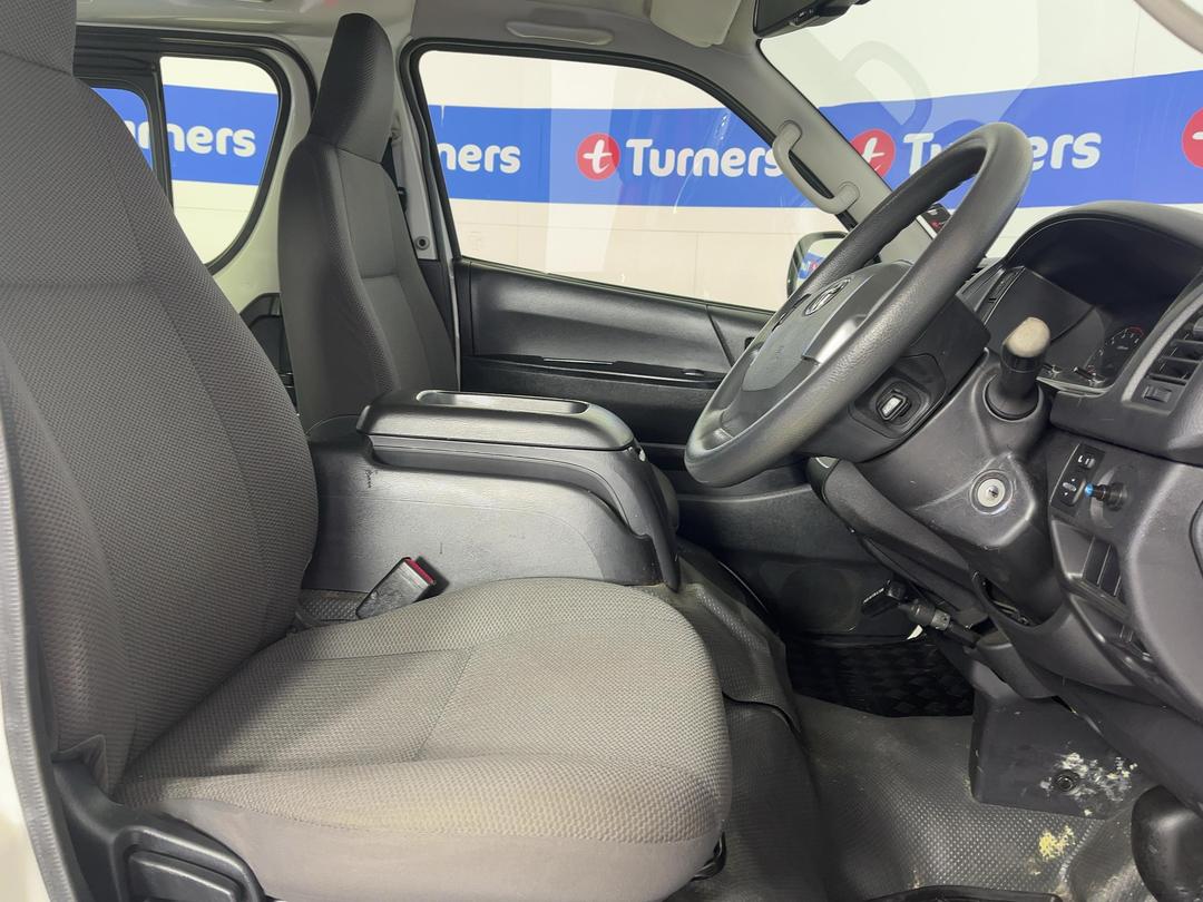 Photo '16' of Toyota Hiace
