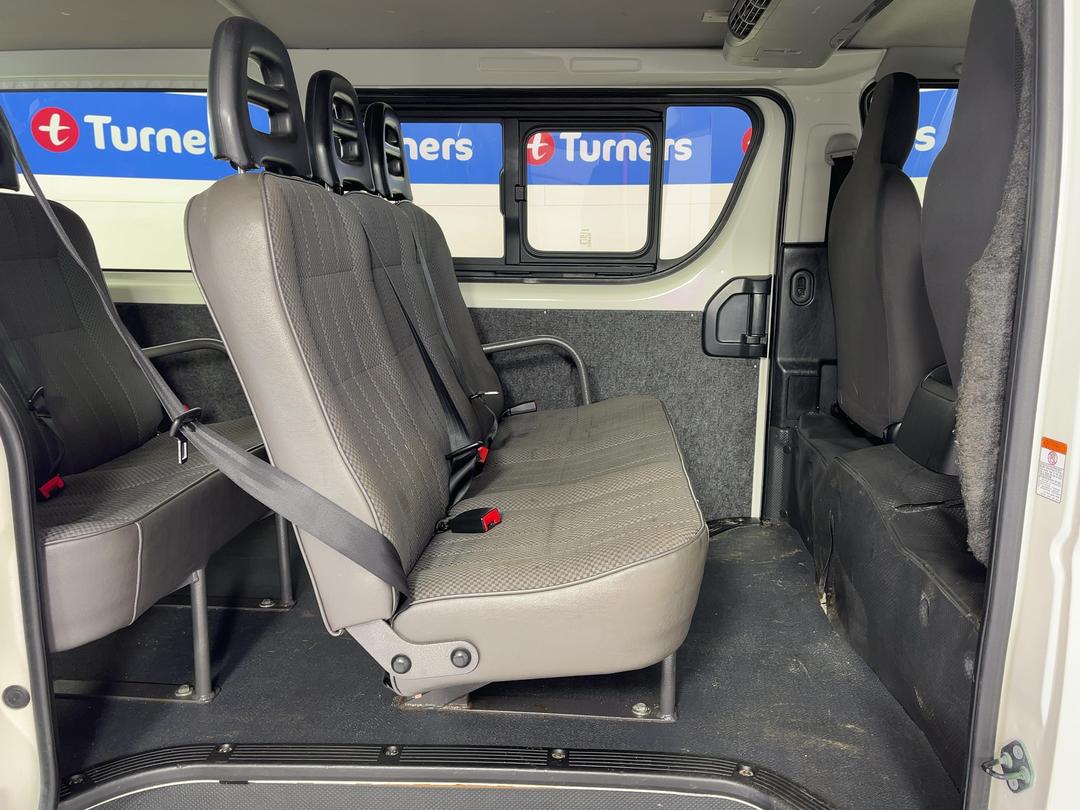 Photo '20' of Toyota Hiace