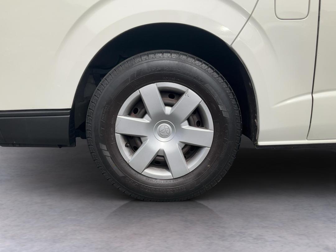 Photo '10' of Toyota Hiace