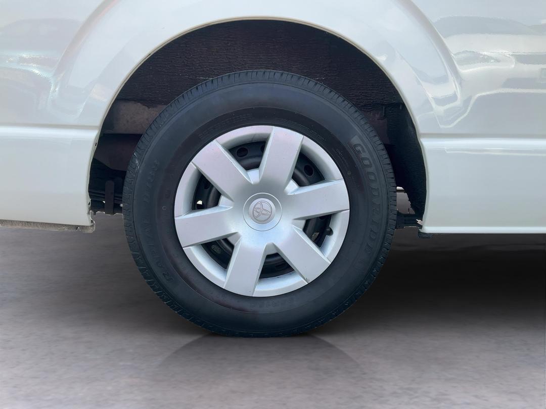 Photo '12' of Toyota Hiace