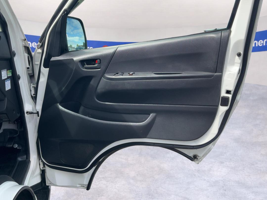 Photo '15' of Toyota Hiace