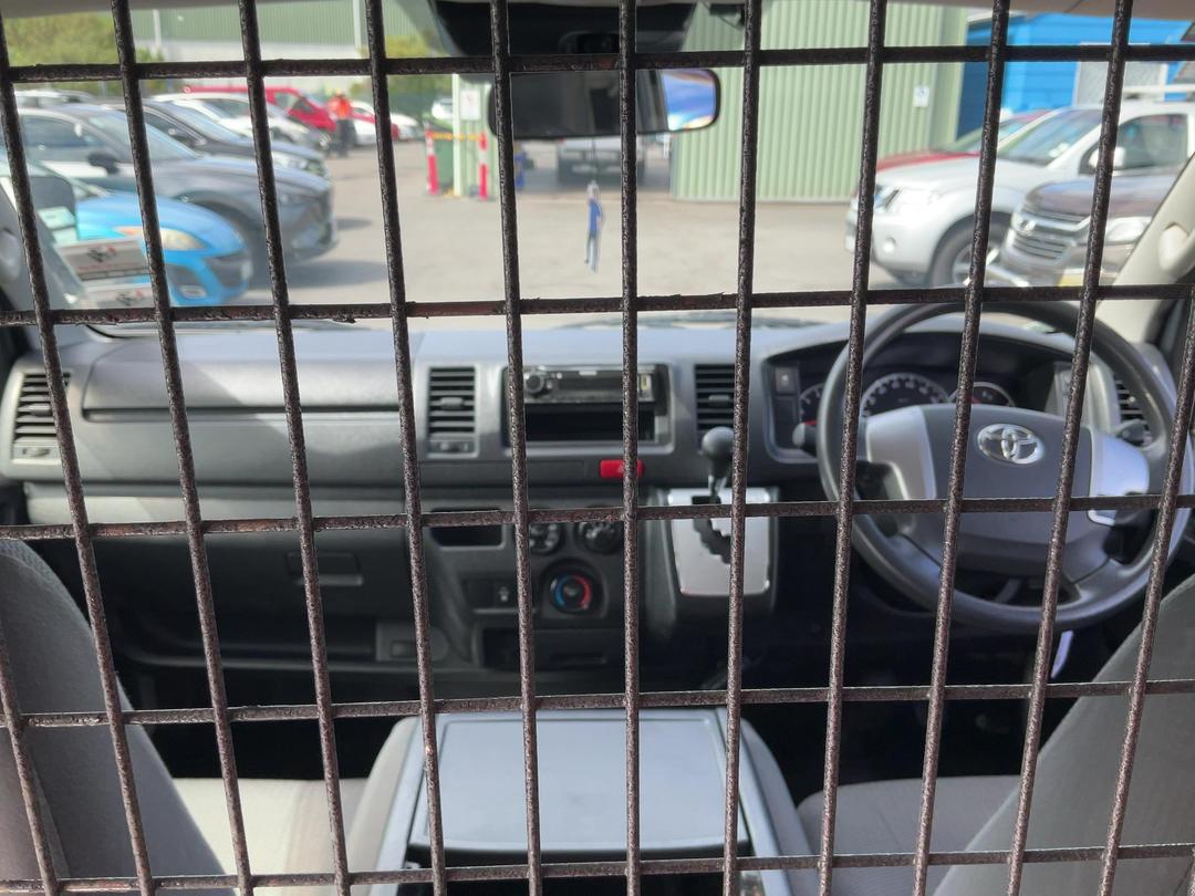 Photo '17' of Toyota Hiace