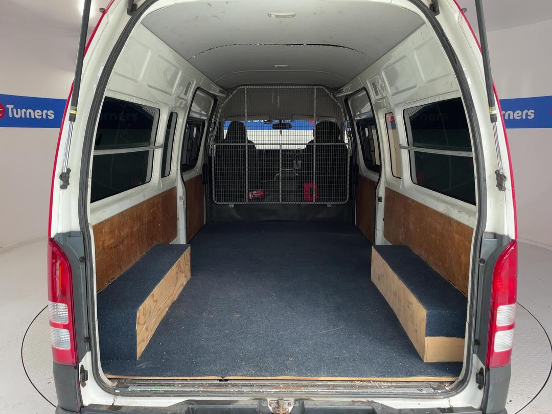 Photo '14' of Toyota Hiace