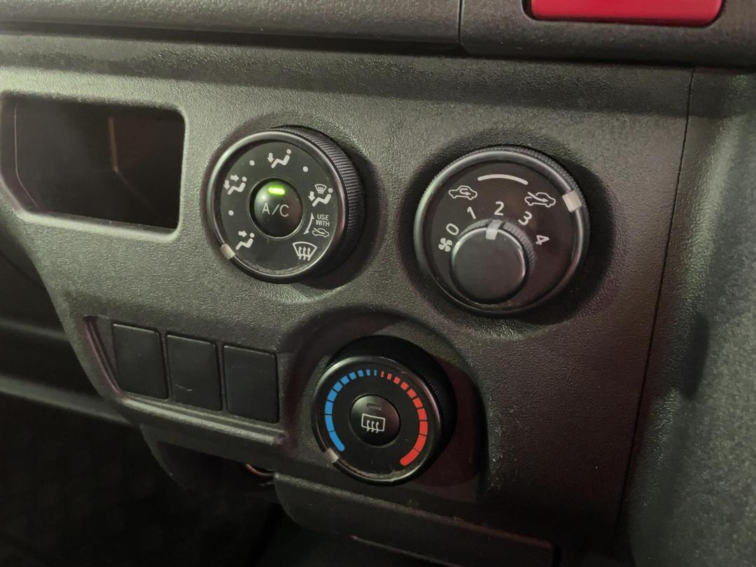 Photo '28' of Toyota Hiace