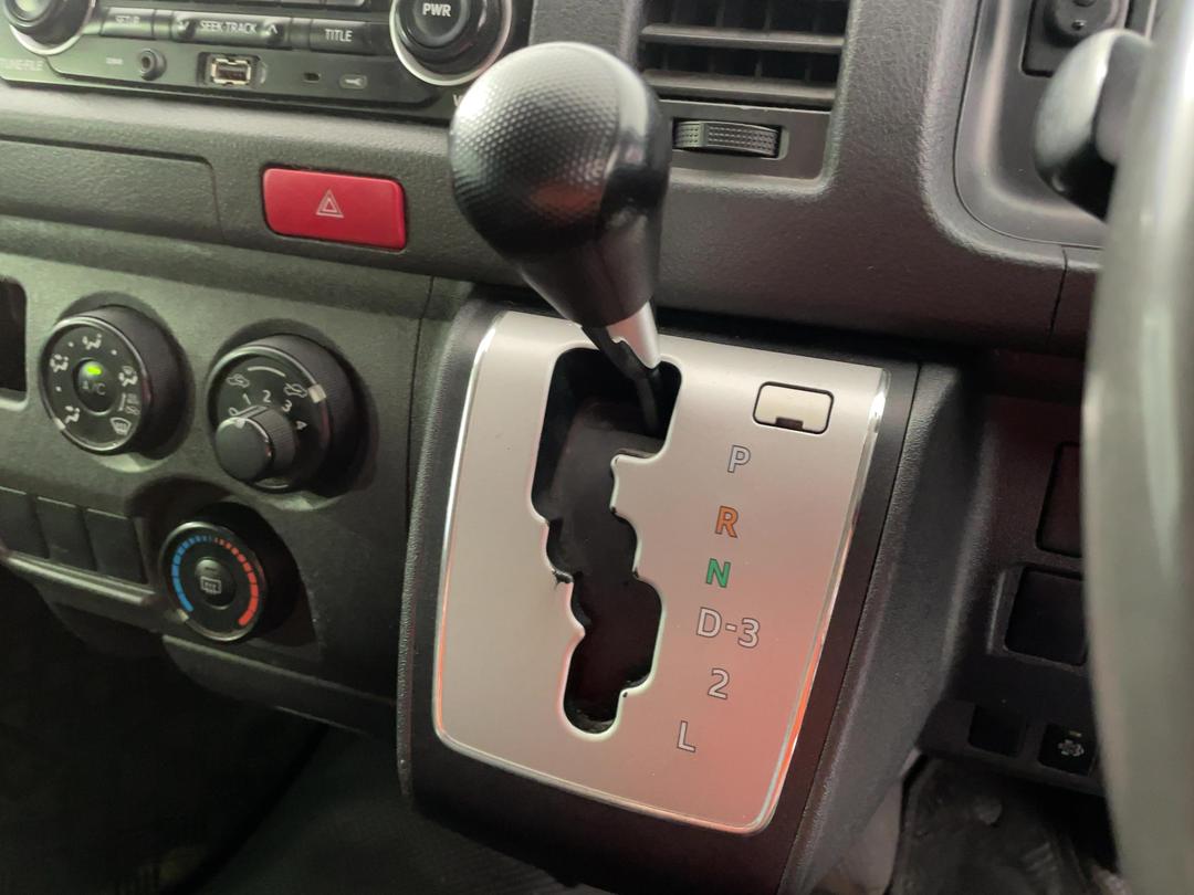 Photo '29' of Toyota Hiace