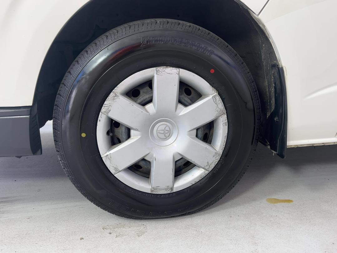 Photo '10' of Toyota Hiace