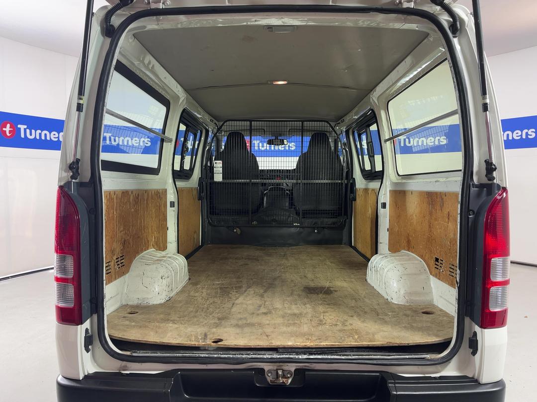 Photo '14' of Toyota Hiace
