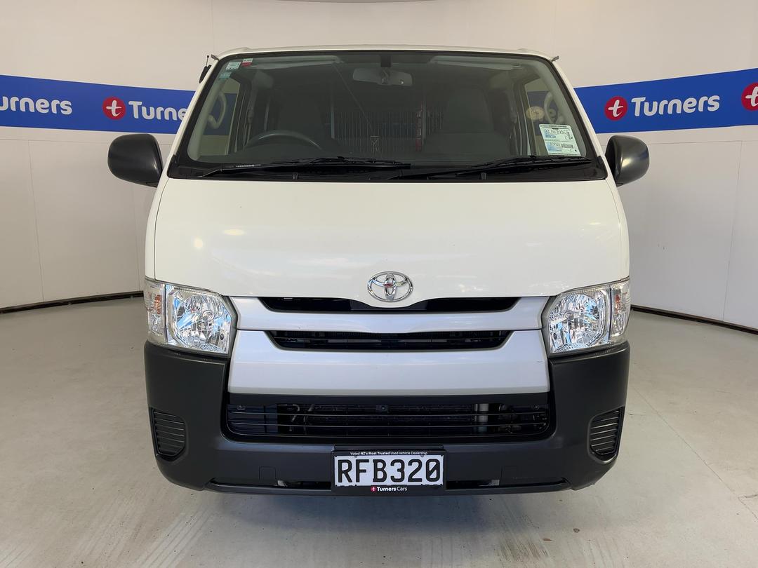 Photo '2' of Toyota Hiace