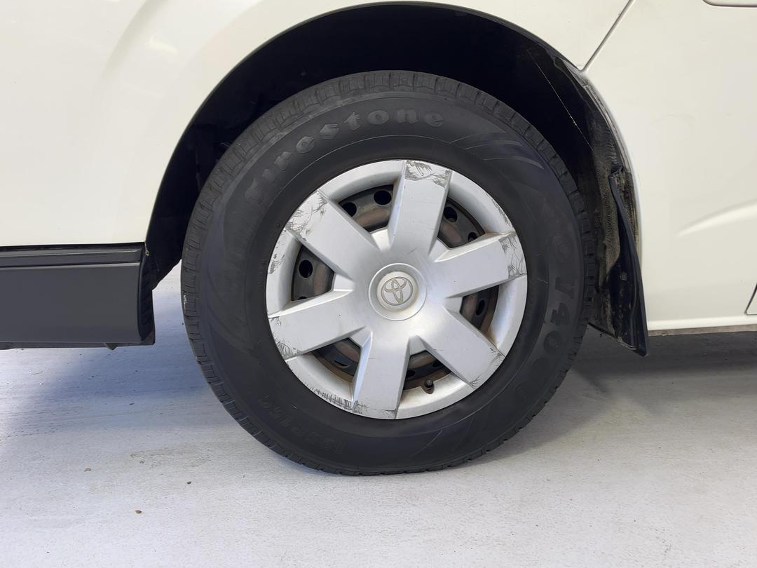 Photo '10' of Toyota Hiace