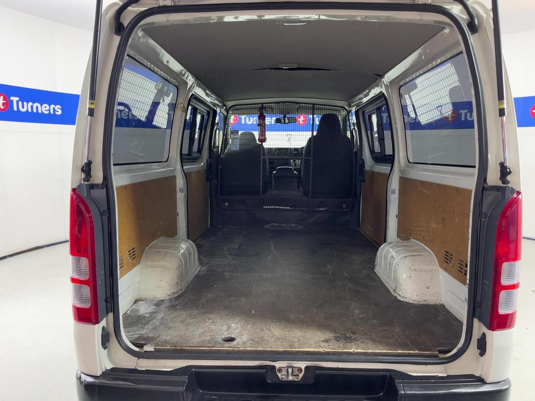 Photo '14' of Toyota Hiace