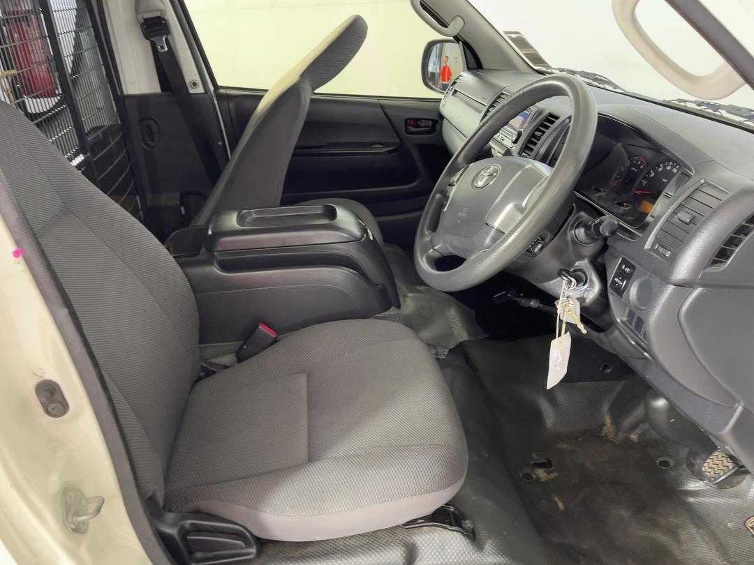 Photo '16' of Toyota Hiace