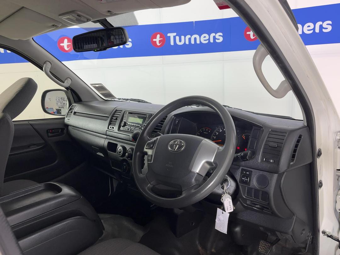 Photo '17' of Toyota Hiace