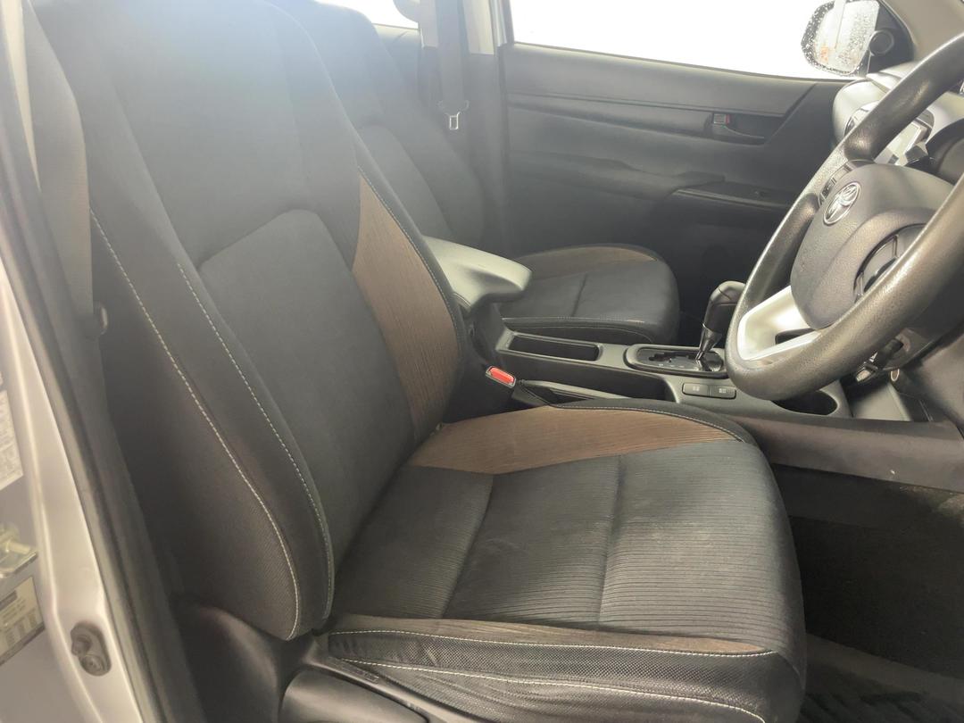 Photo '16' of Toyota Hilux