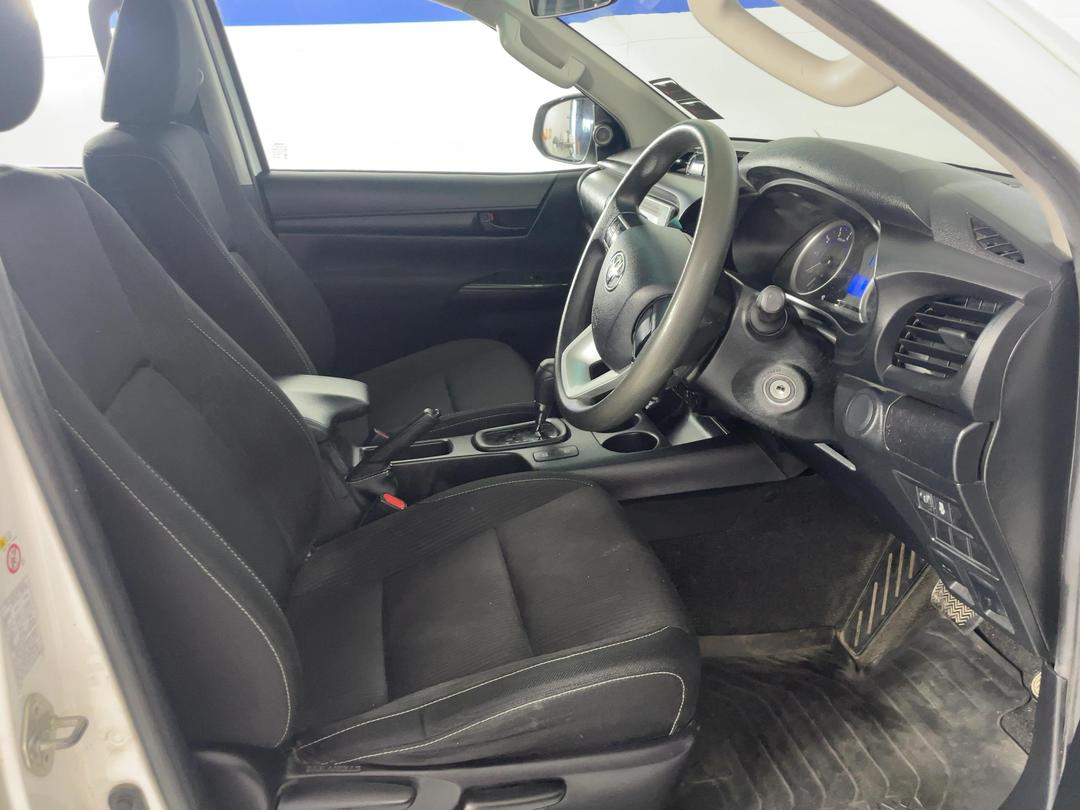 Photo '16' of Toyota Hilux