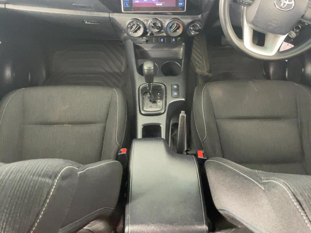 Photo '18' of Toyota Hilux