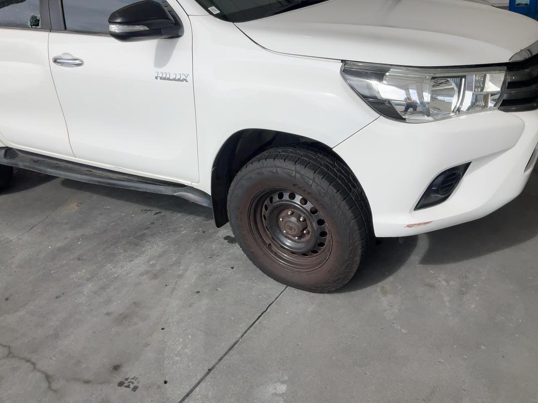 Photo '2' of Toyota Hilux SR TD DC Photo '2' of Toyota Hilux SR TD DC