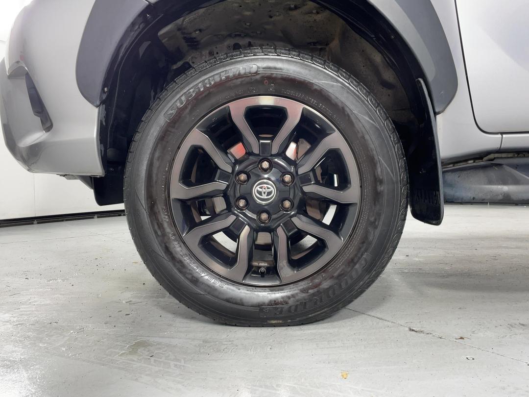 Photo '10' of Toyota Hilux