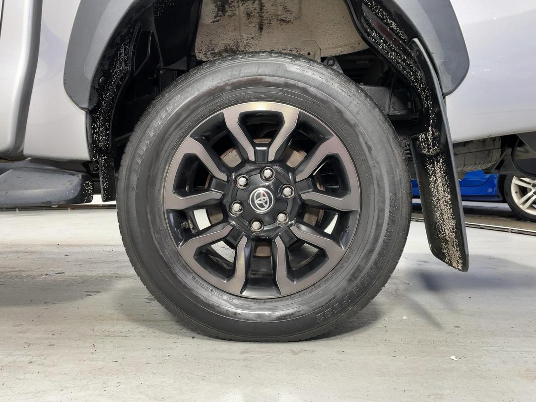Photo '11' of Toyota Hilux