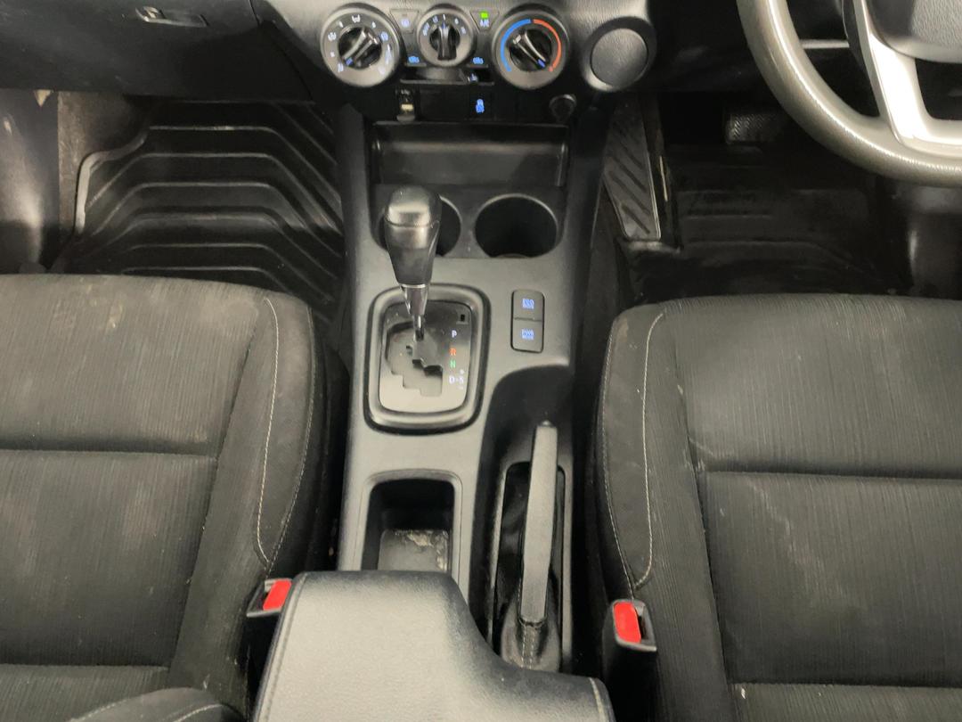 Photo '18' of Toyota Hilux