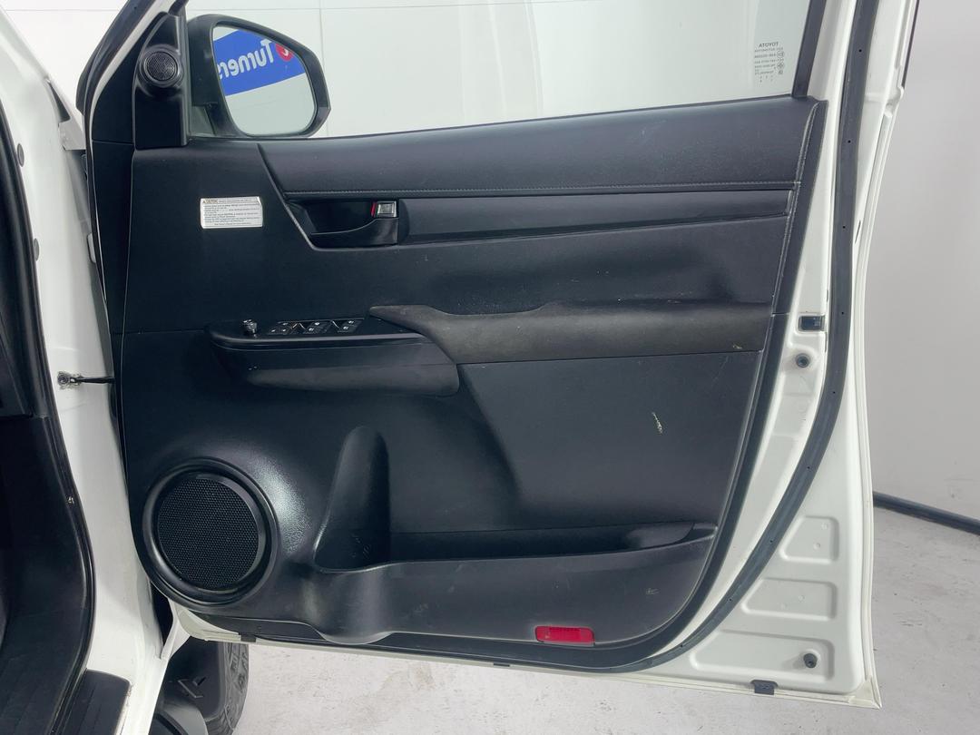 Photo '15' of Toyota Hilux