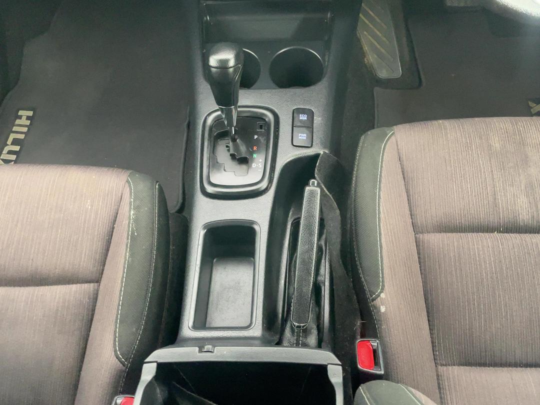 Photo '18' of Toyota Hilux