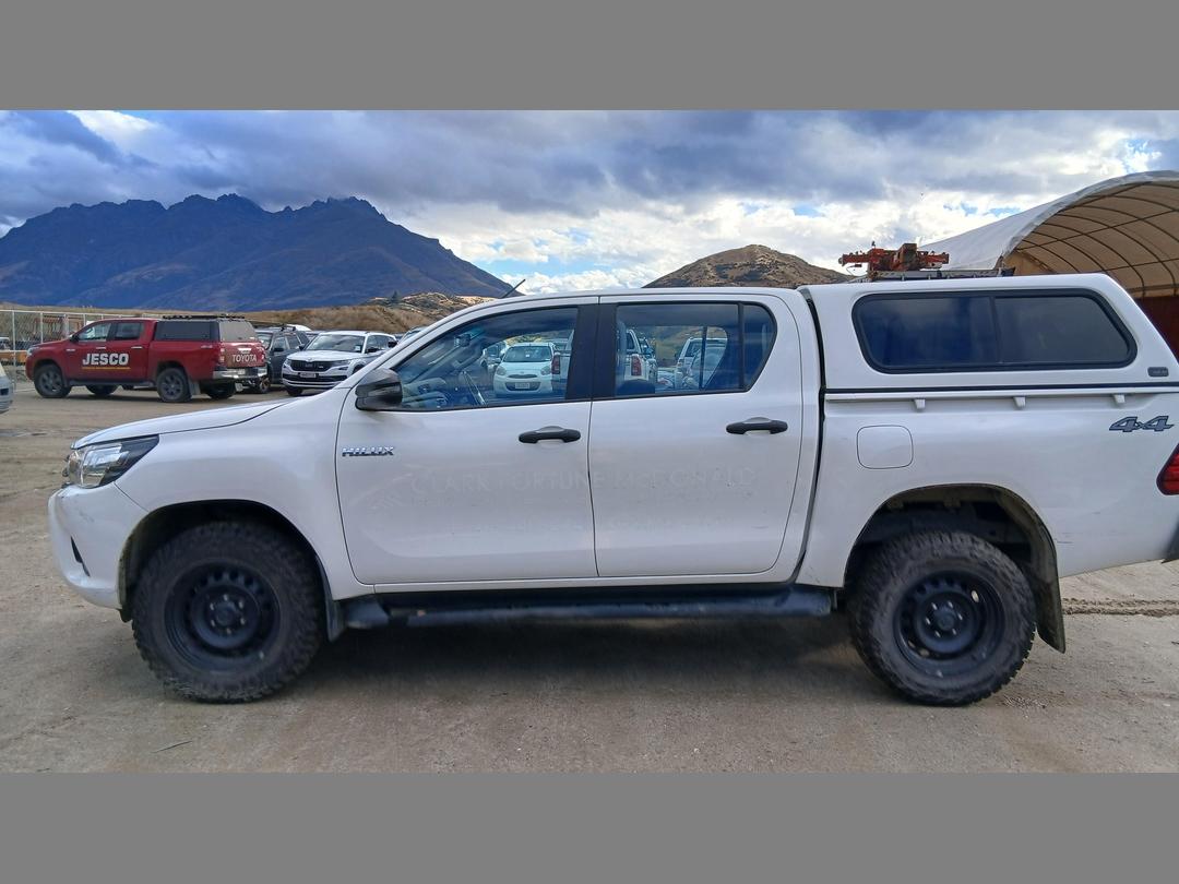 Photo '2' of Toyota Hilux SR TD DC