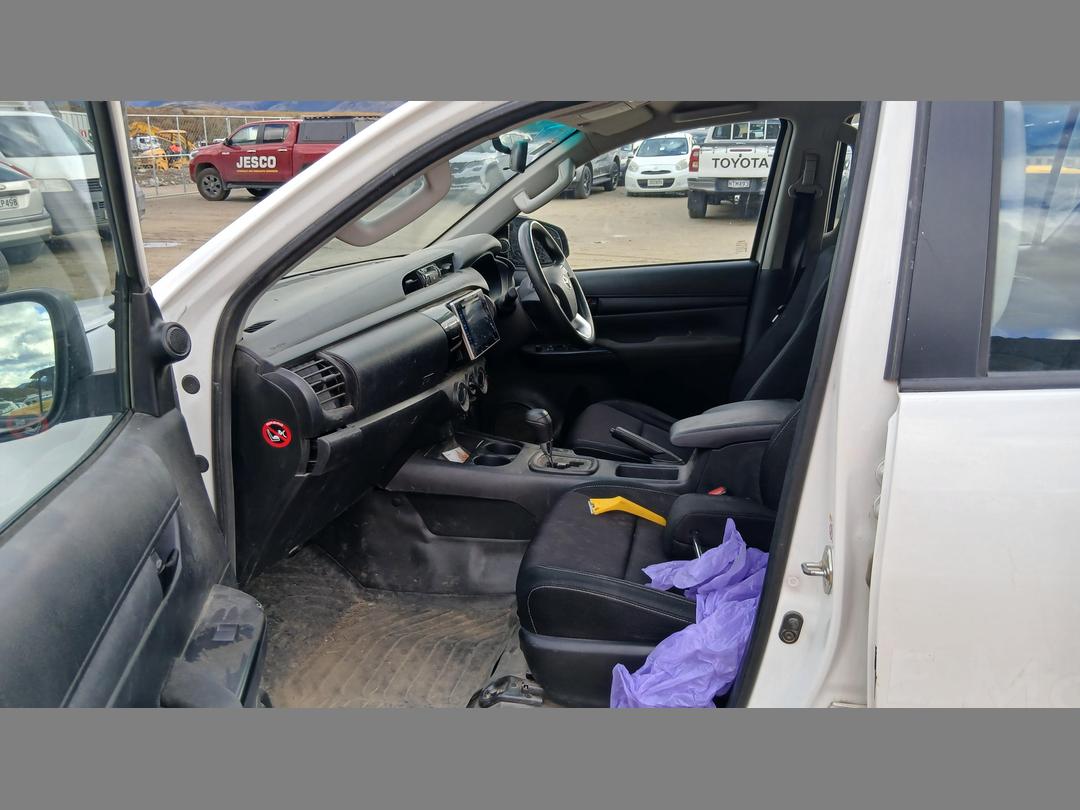 Photo '6' of Toyota Hilux SR TD DC