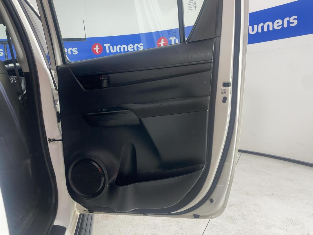 Photo '19' of Toyota Hilux