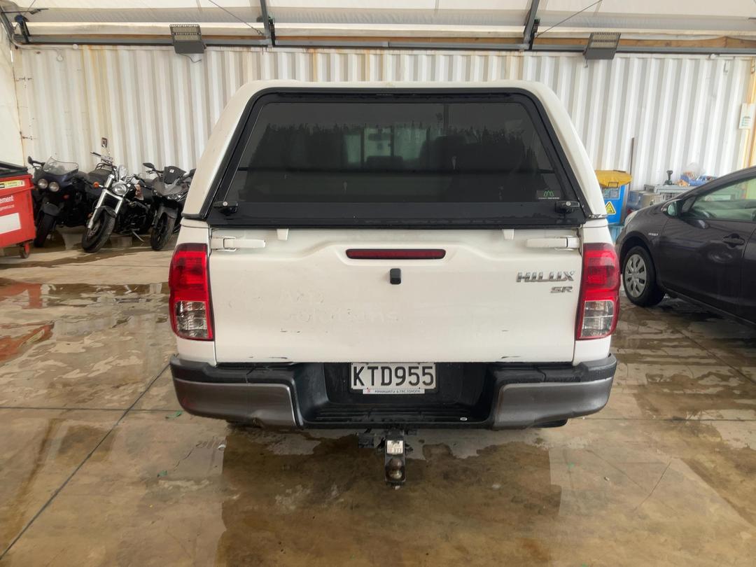 Photo '5' of Toyota Hilux SR TD DC