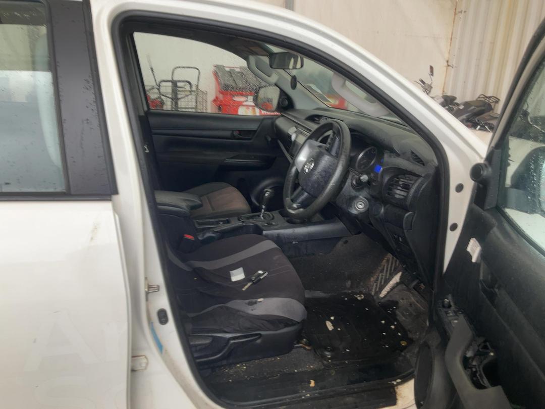 Photo '7' of Toyota Hilux SR TD DC