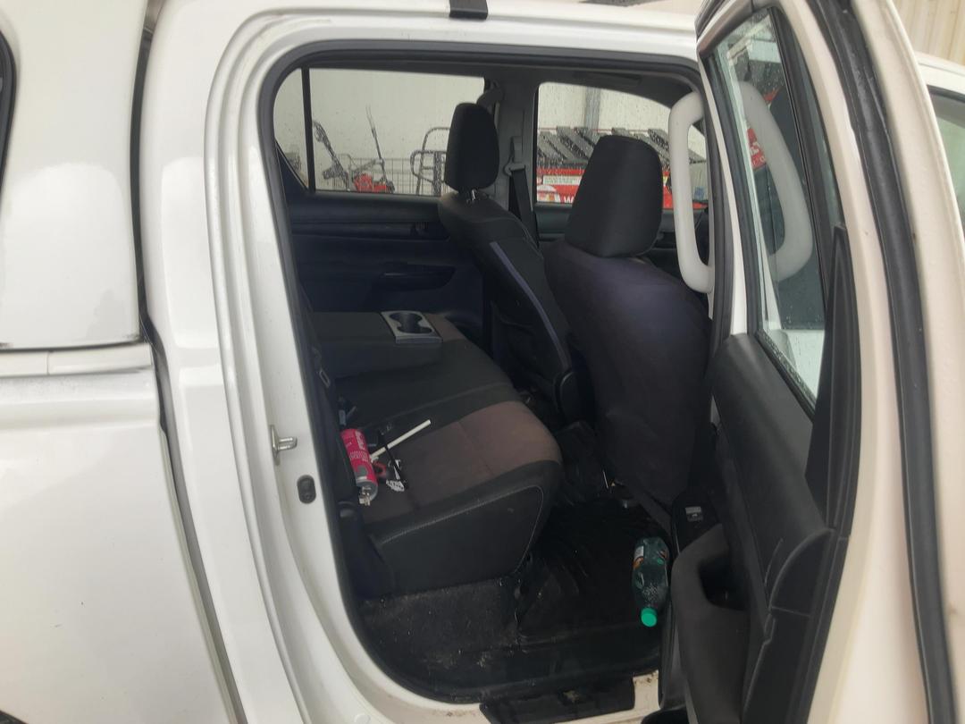 Photo '8' of Toyota Hilux SR TD DC