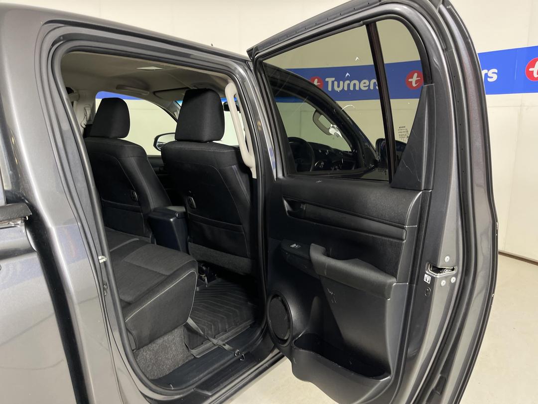 Photo '19' of Toyota Hilux