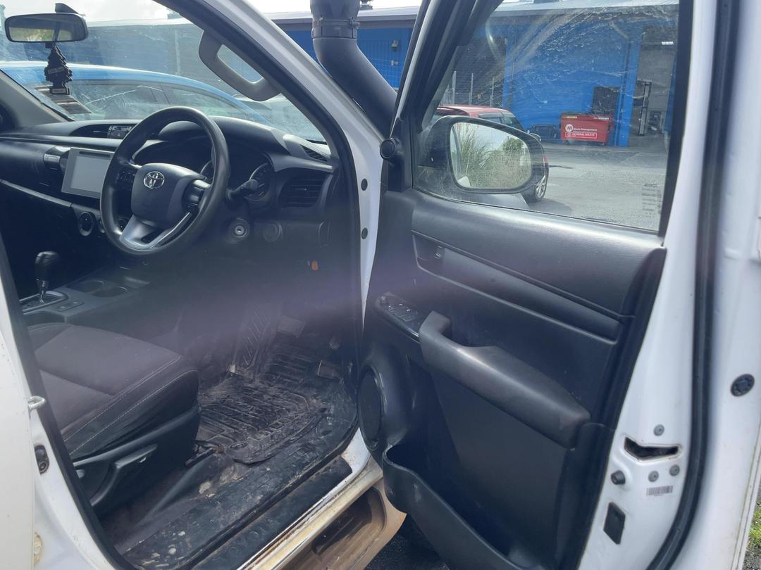 Photo '13' of Toyota Hilux SR TD DC Photo '13' of Toyota Hilux SR TD DC