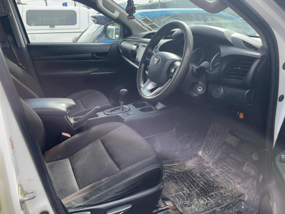Photo '14' of Toyota Hilux SR TD DC Photo '14' of Toyota Hilux SR TD DC