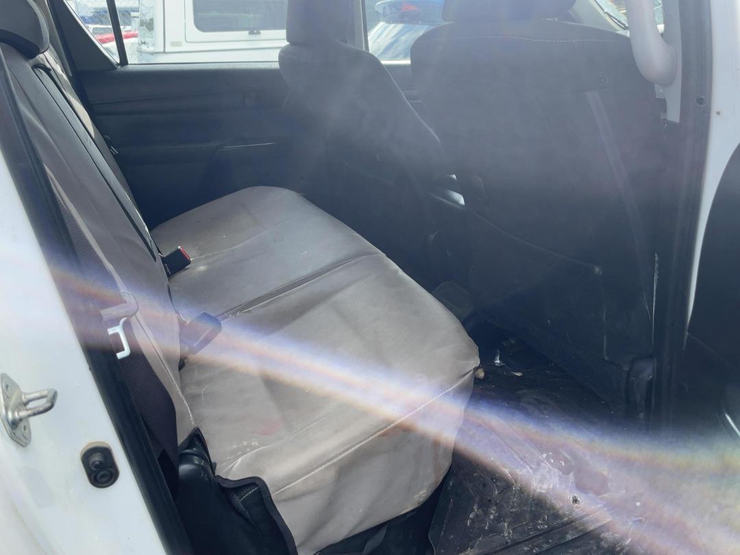 Photo '18' of Toyota Hilux SR TD DC Photo '18' of Toyota Hilux SR TD DC
