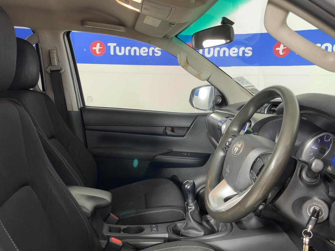 Photo '16' of Toyota Hilux