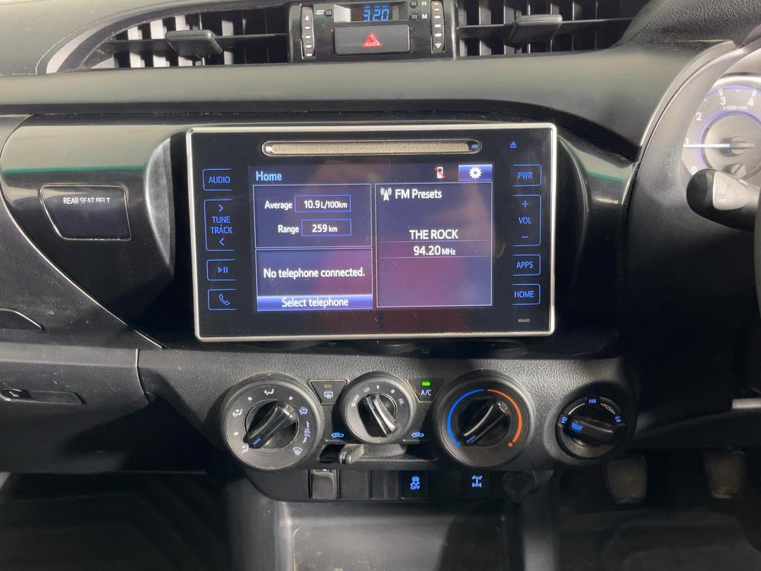 Photo '18' of Toyota Hilux