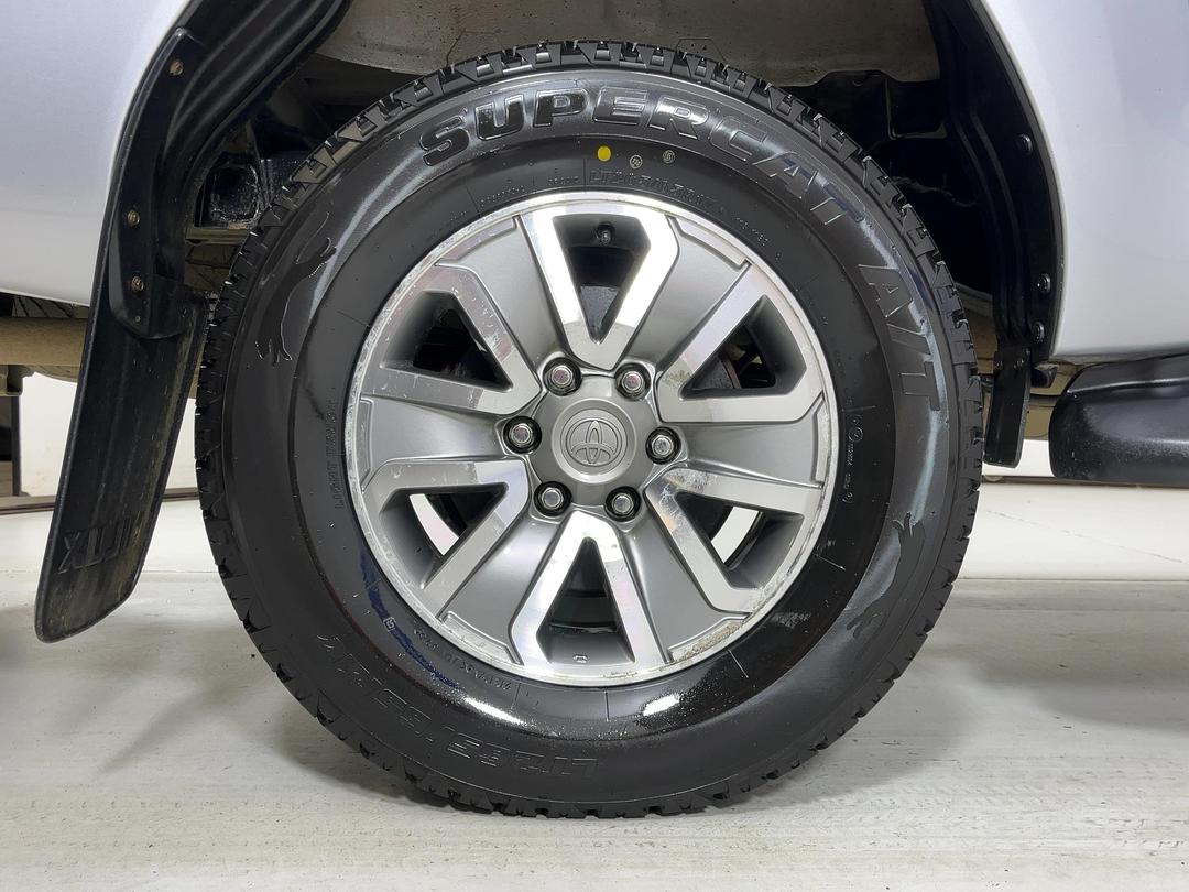 Photo '12' of Toyota Hilux