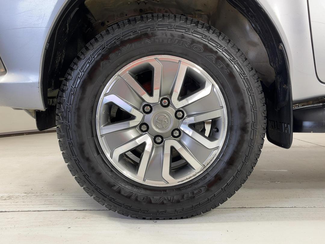 Photo '10' of Toyota Hilux
